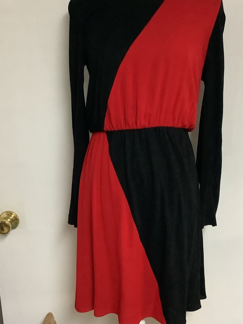 Black and Red Long-Sleeve Colorblock Dress